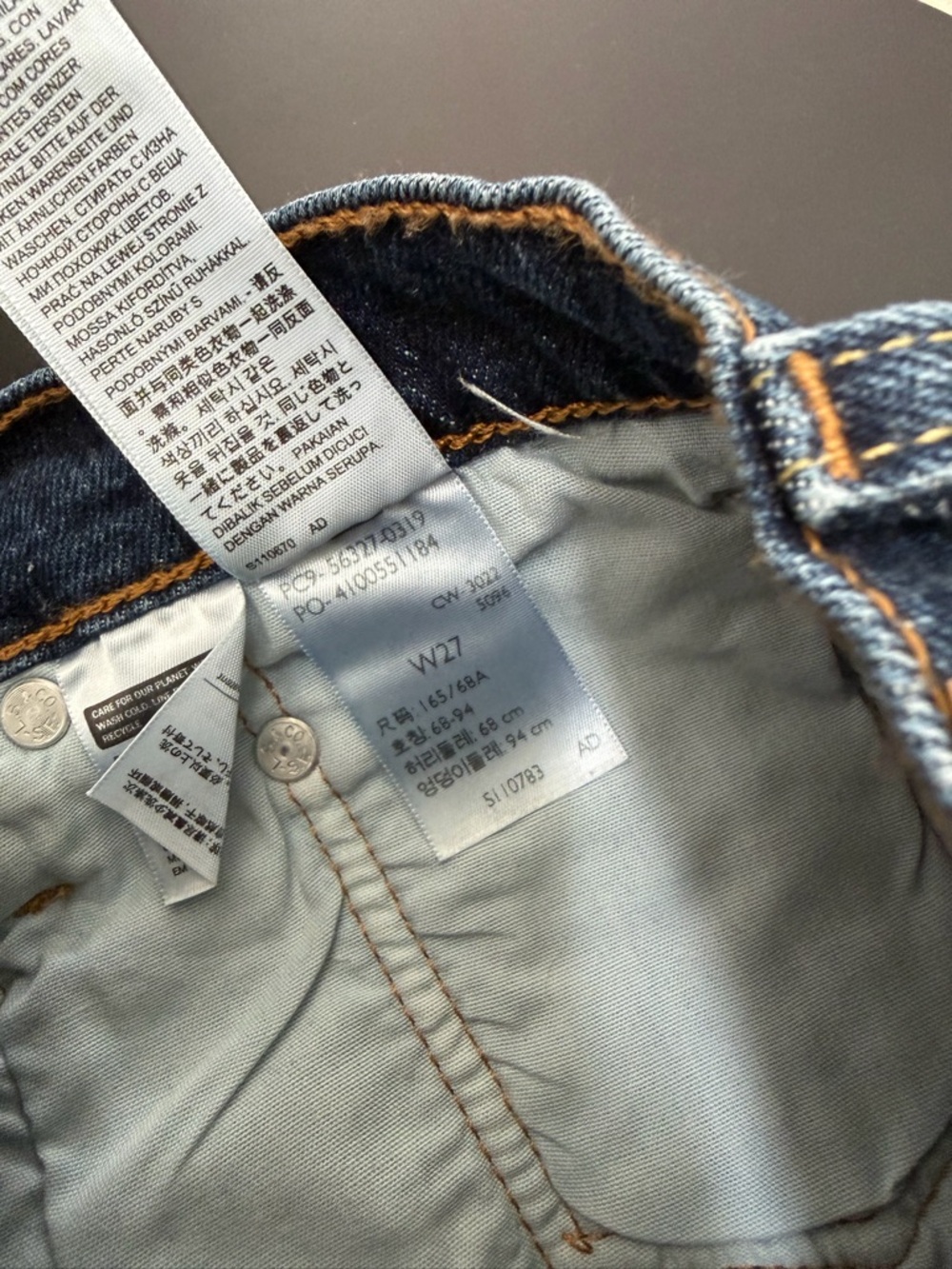 Levi’s Women’s 501 Original Shorts, Size 27, Dark Indigo Worn In - Picture 3 of 3